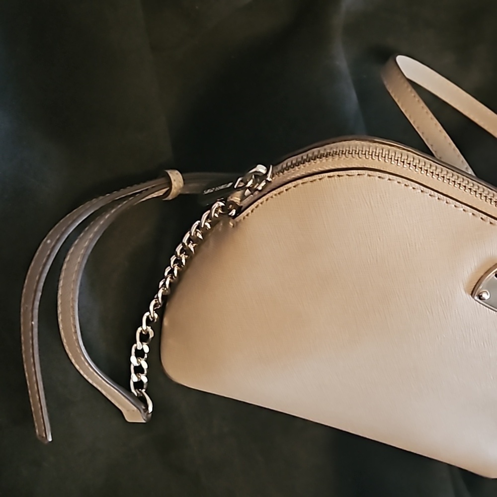 Michael Kors Cindy Dome Crossbody Purse in Light Gray NWOT - Picture 3 of 16